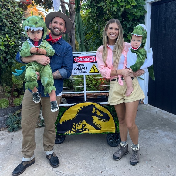 pottery barn, dinosaur Halloween costume in 2T - Picture 5 of 5